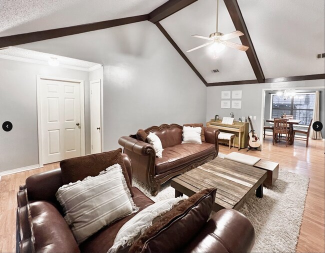 Building Photo - 308 Holly Cove