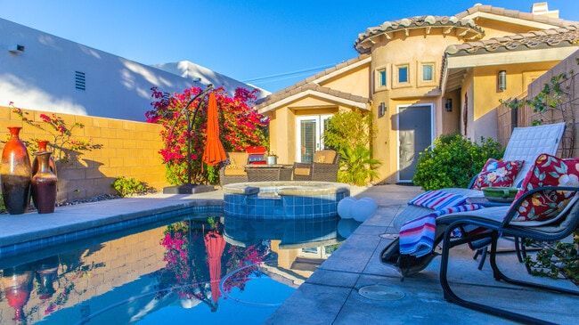 Building Photo - 53220 Avenida Navarro