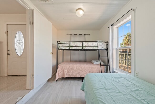 Building Photo - 1310 Harris Way