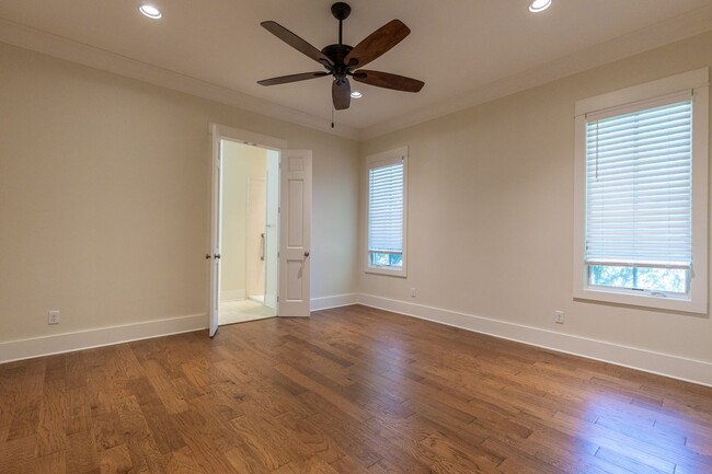 Building Photo - 4 Bedrooms, 3 bathrooms located in Fairhope!