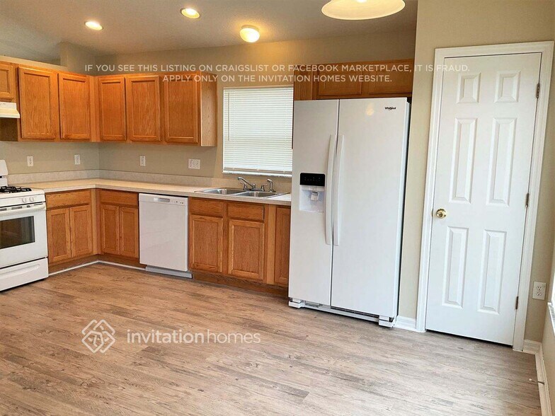 Building Photo - 4202 Roberta Dr