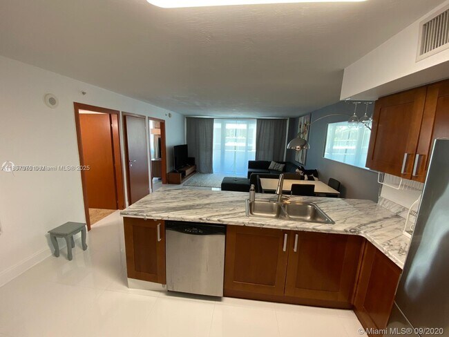Building Photo - 9499 Collins Ave