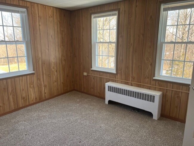 Building Photo - $1,600 Farmhouse Palmyra 4 bedroom 1.5 bath