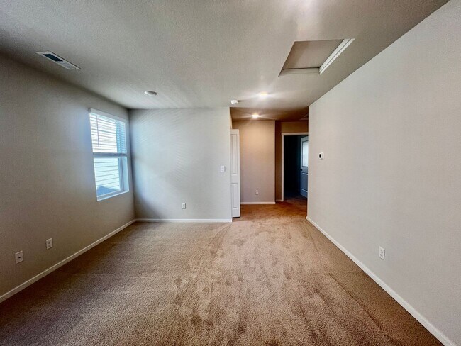 Building Photo - FREE RENT New Beauty! Location, location!!...