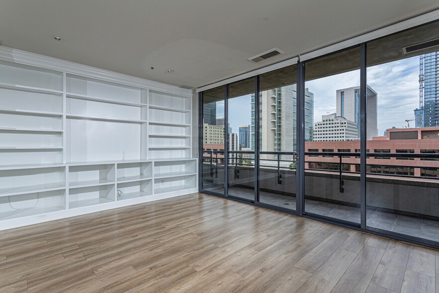 Over looks the park - 700 Front St