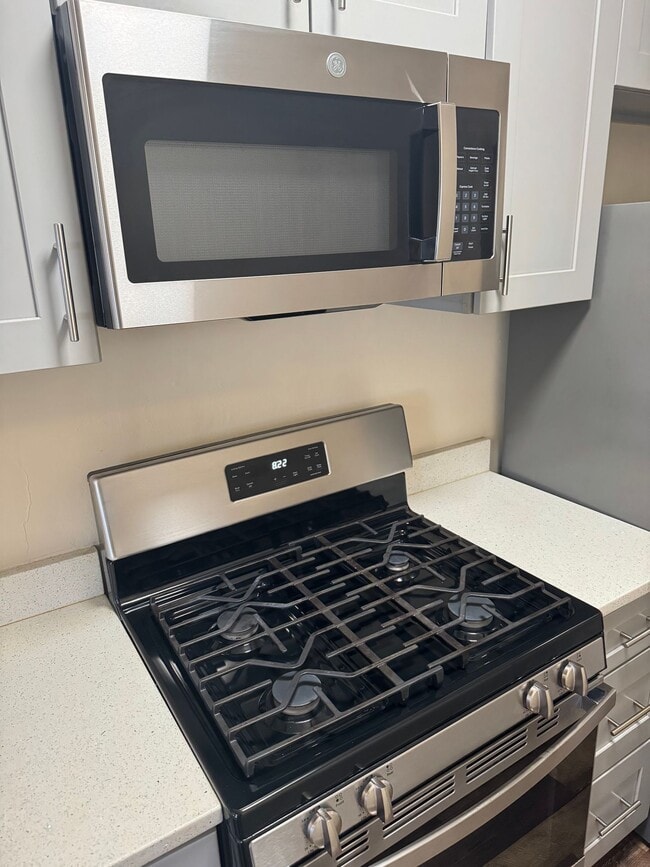 Building Photo - Move in Special! 2 Bed 1 Bath SE, DC