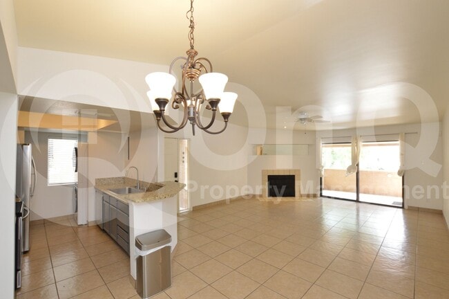 Building Photo - 7950 E Starlight Way
