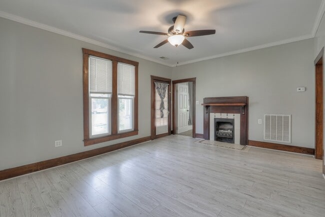 Building Photo - 308 Elm Ave