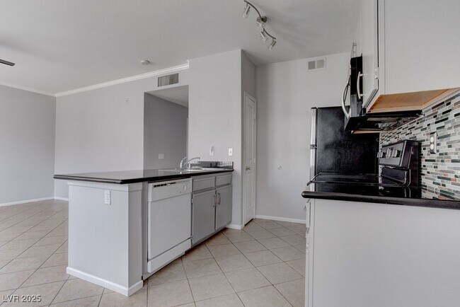 Building Photo - 2900 Sunridge Heights Pkwy