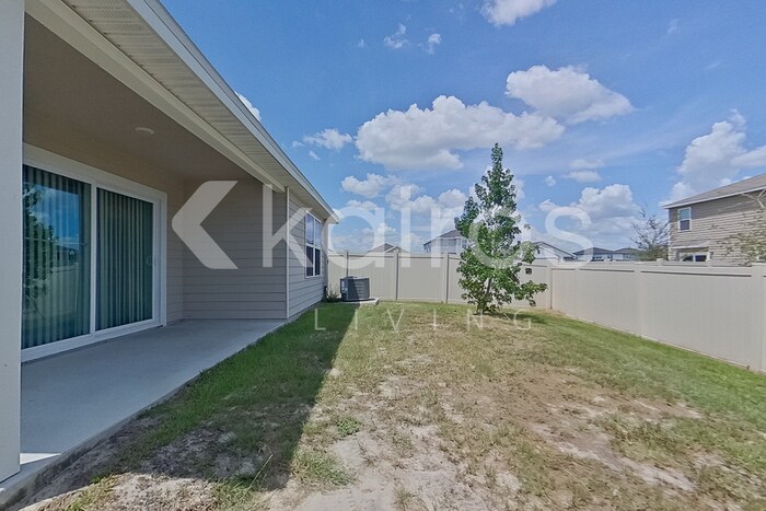 Building Photo - 8585 SW 44th Ct