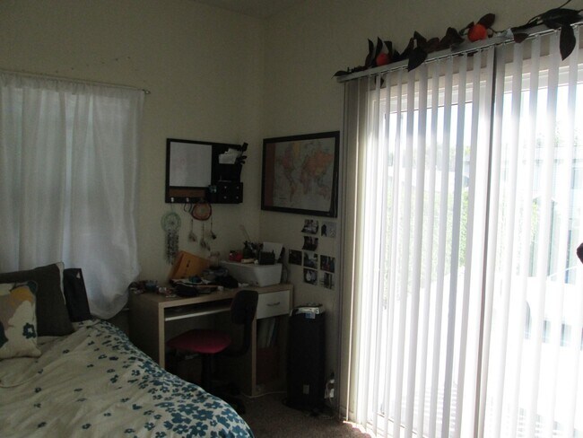 Building Photo - Branch, 367-369