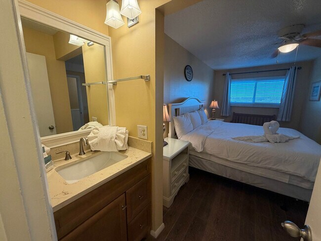 Building Photo - 8743 Thomas Dr