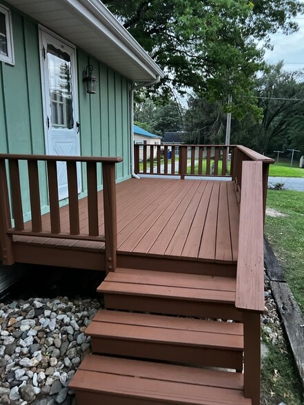 Private Back Porch - 103 W Golf Ave