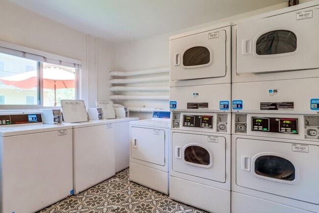 Building Photo - 3530 W Adams Blvd