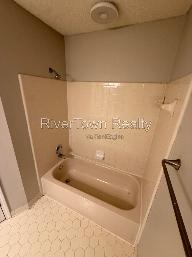 Building Photo - 8272 Cedar Chest Dr