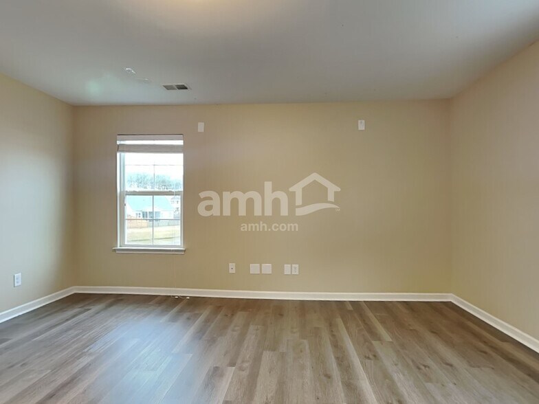 Building Photo - 183 Charlesfort Way