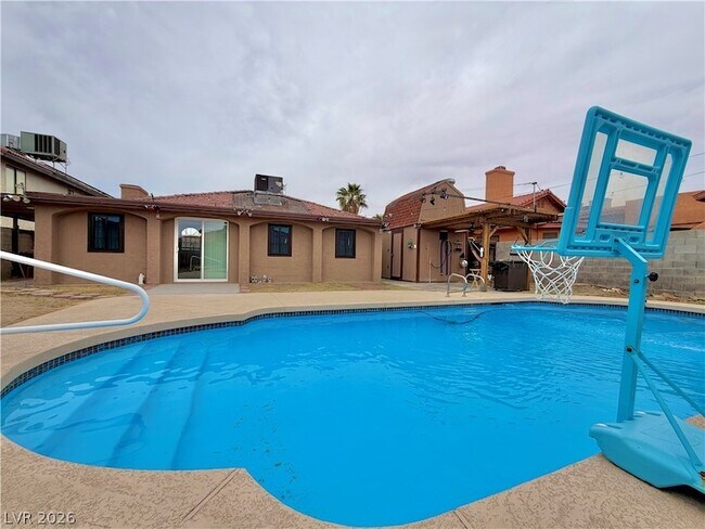 Building Photo - 6251 Desert Sun Dr