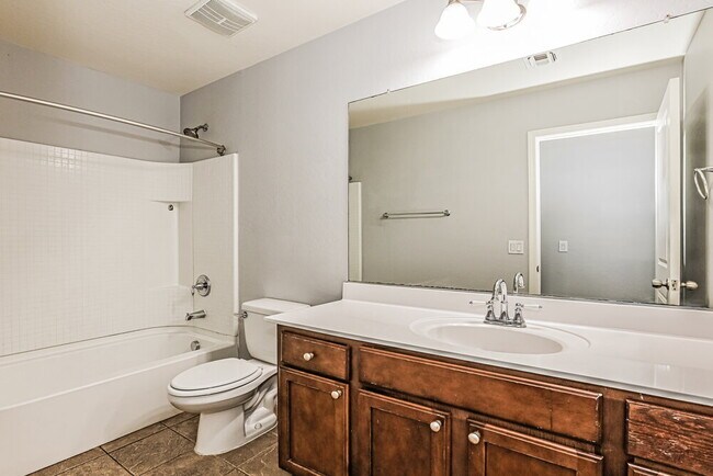 Building Photo - 8822 W Pioneer St