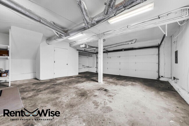 Building Photo - 315 Crestmont Dr