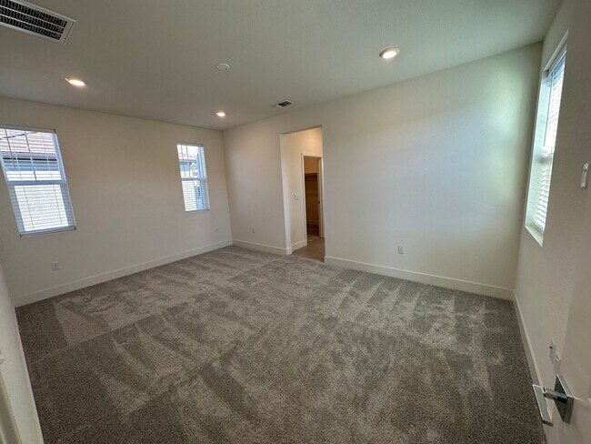 Building Photo - 2056 Marina Dr