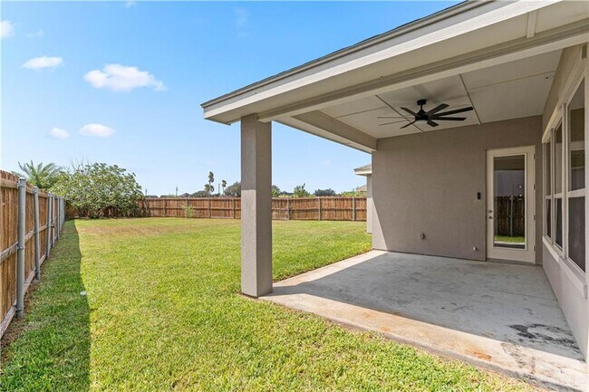 Building Photo - 14224 Amistad Cir