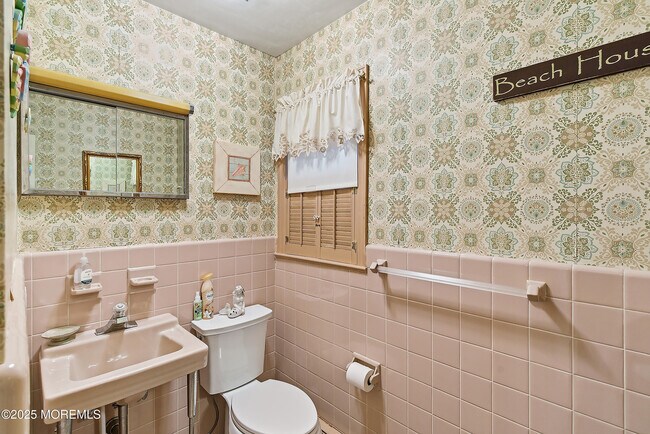 Building Photo - 204 Neptune Pl