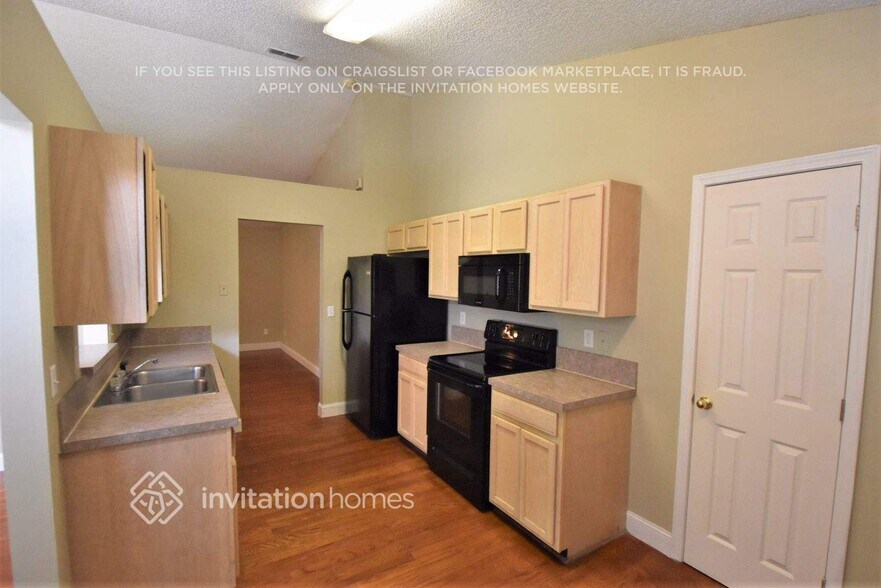 Building Photo - 13509 Las Brisas Way N