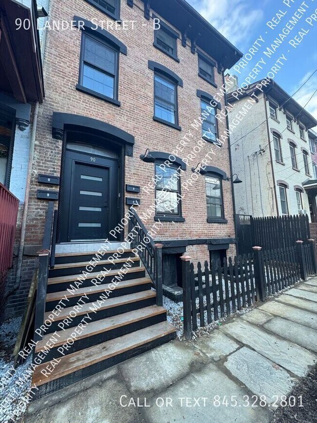 Building Photo - 90 Lander St