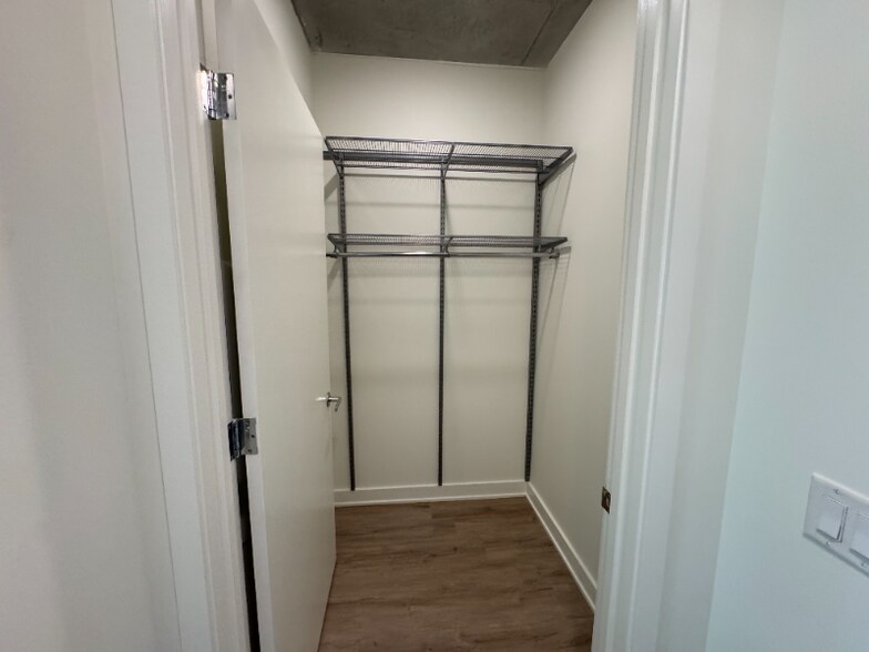 Building Photo - 167 N Desplaines St