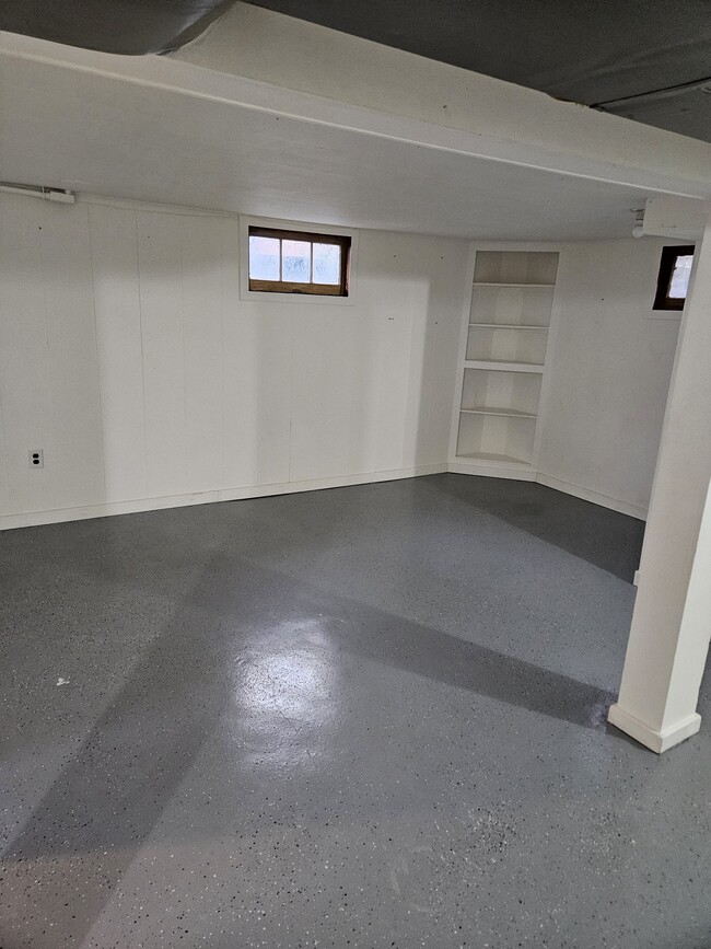 Building Photo - 611 W 32nd St