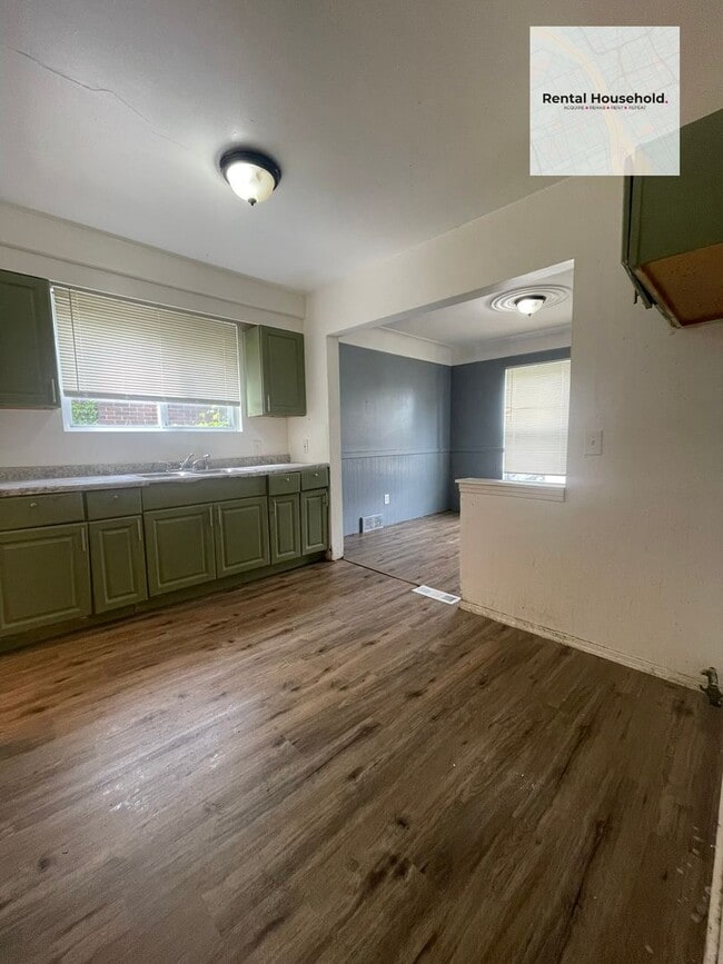 Building Photo - 18010 Lesure St