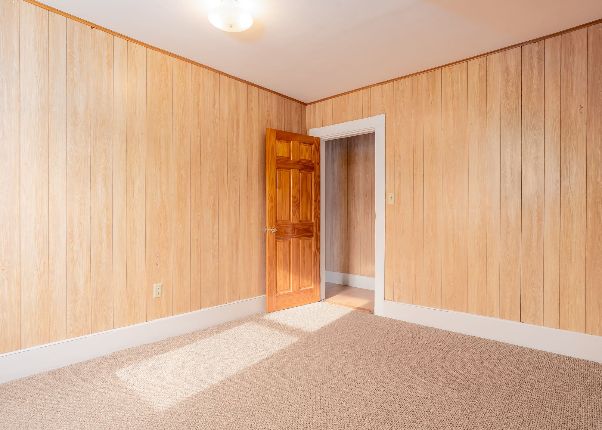 Building Photo - 18 College St