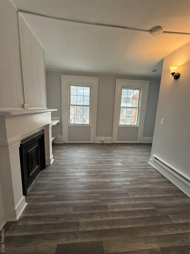 Building Photo - 17 Conklin St