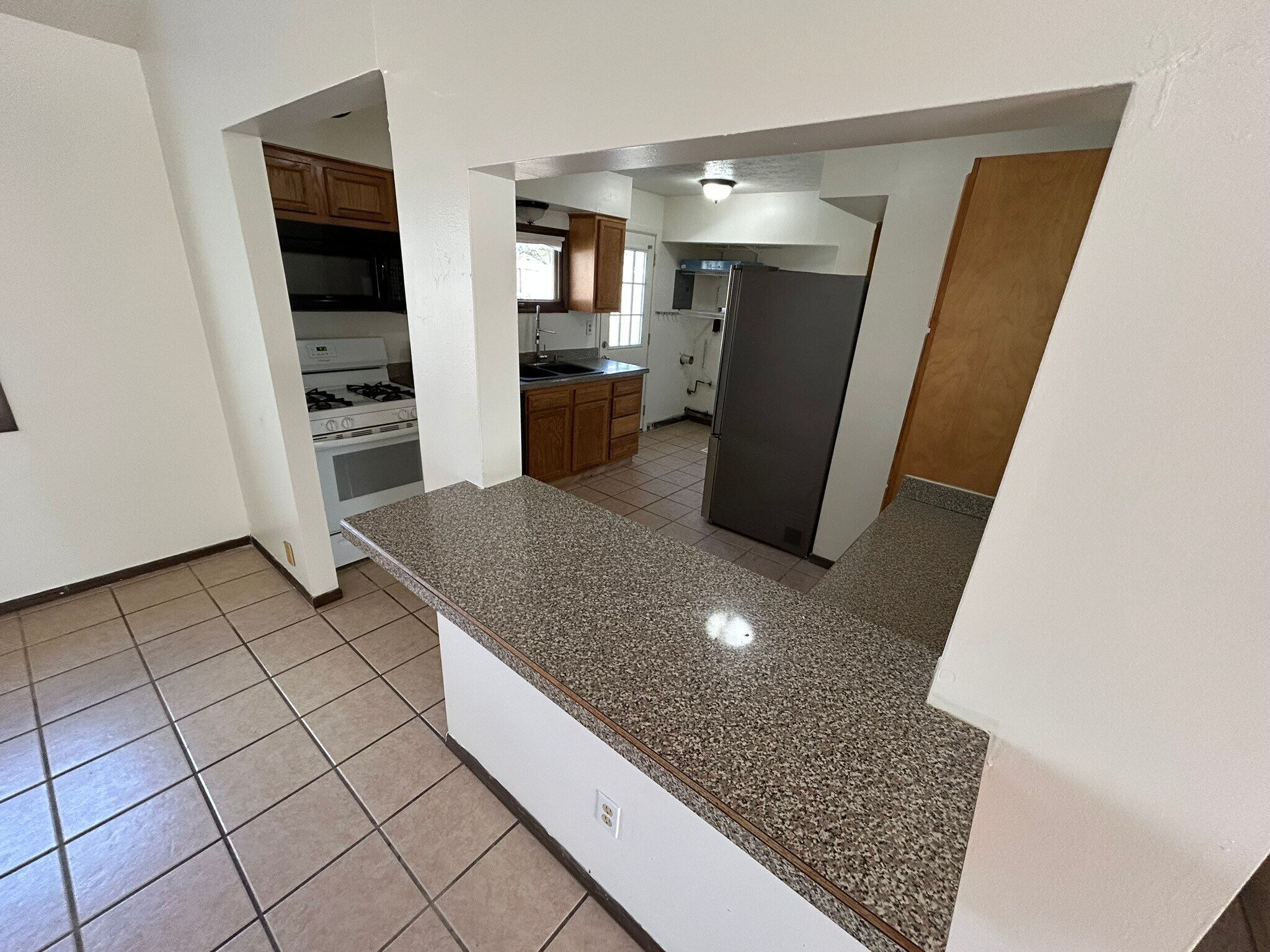 Building Photo - 1882 Paul Dr