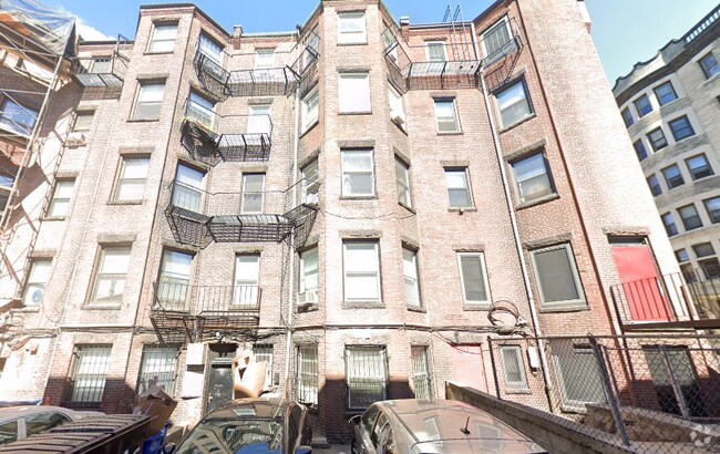 Building Photo - 869 Beacon St