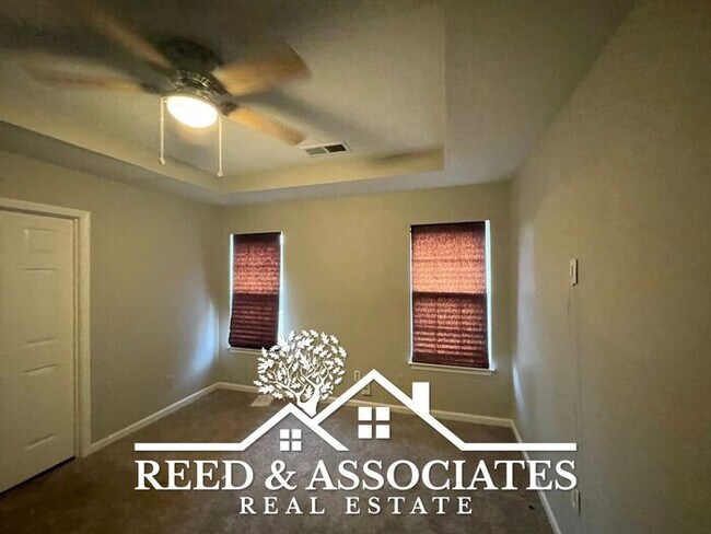 Building Photo - 3 Bedroom in Oakland!
