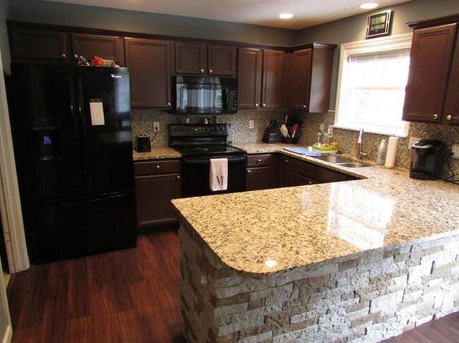 Building Photo - 510 Campusview Dr