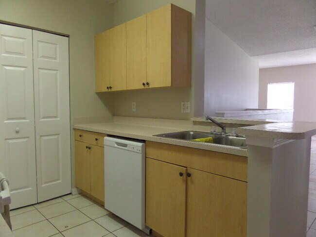 Building Photo - 10294 Fox Trail Rd S