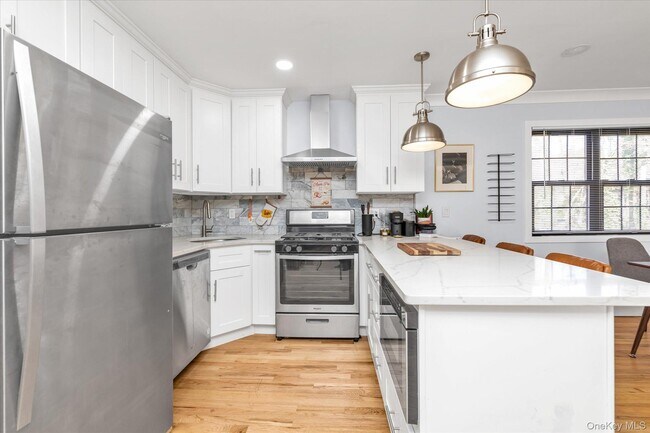 Building Photo - 4 Finch Pl