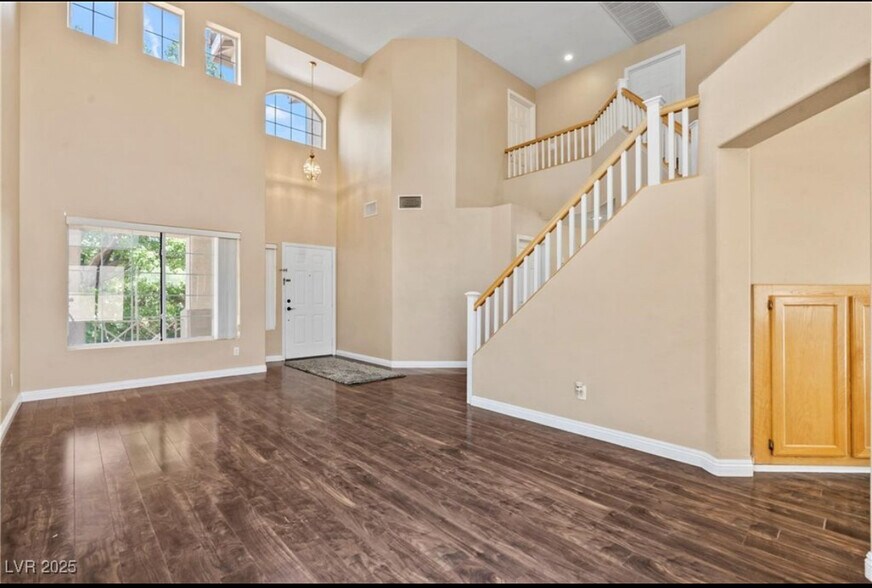 Building Photo - 5 Spur Cross Cir