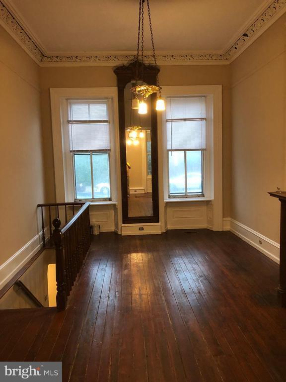 Building Photo - 1906 Fairmount Ave