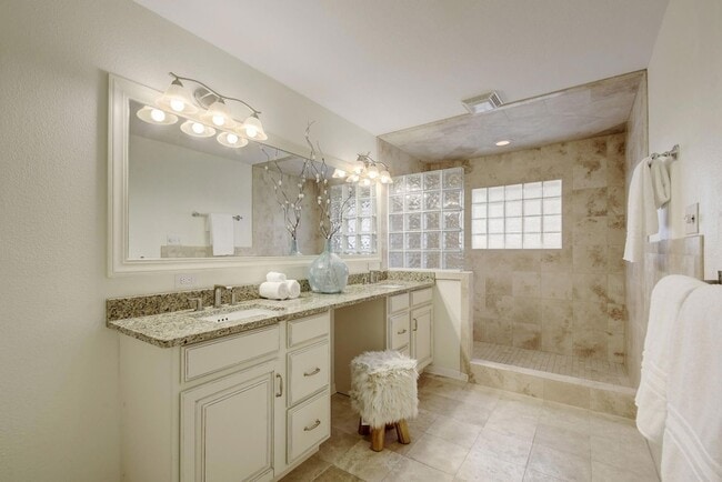 Building Photo - 1909 Winsted Ln