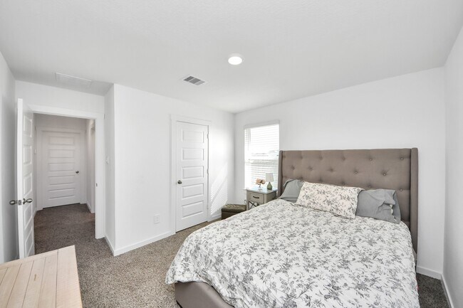 Building Photo - 30119 Gallatin River Ln