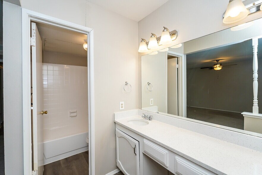 Building Photo - 3913 Horizon Pl