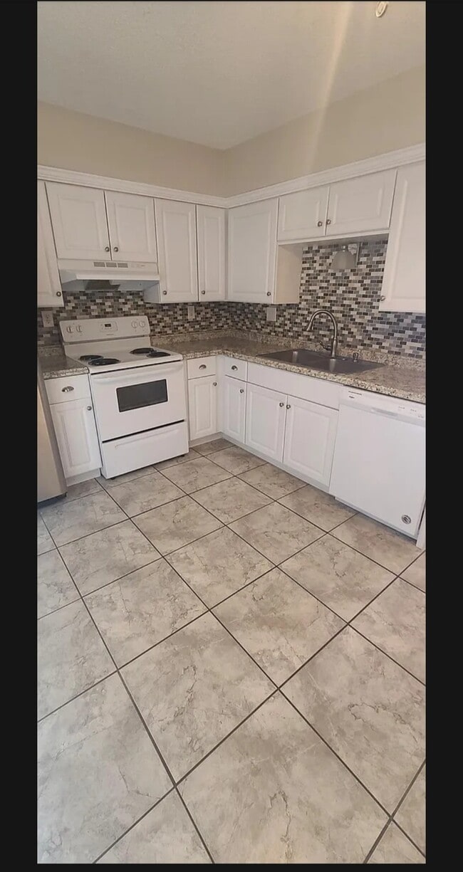 Building Photo - 13352 Hiddencrest Ln
