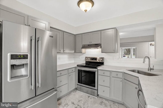 Building Photo - 8772 Manahan Dr