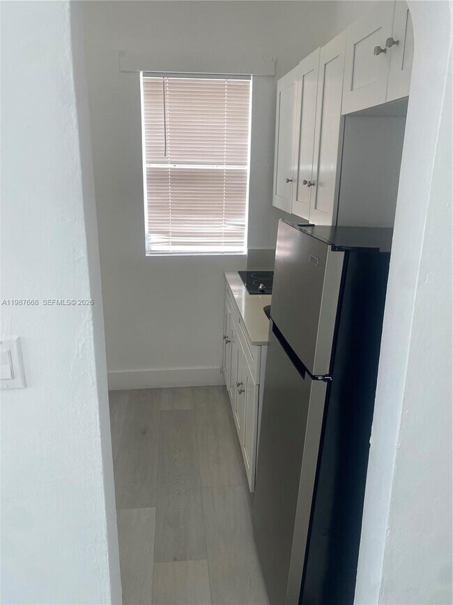 Building Photo - 1552 SW 2nd St