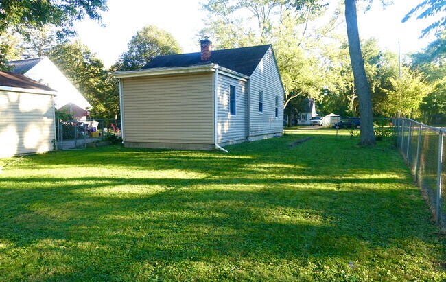 Building Photo - OAKWOOD ST
