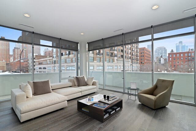 Building Photo - 858 N Franklin