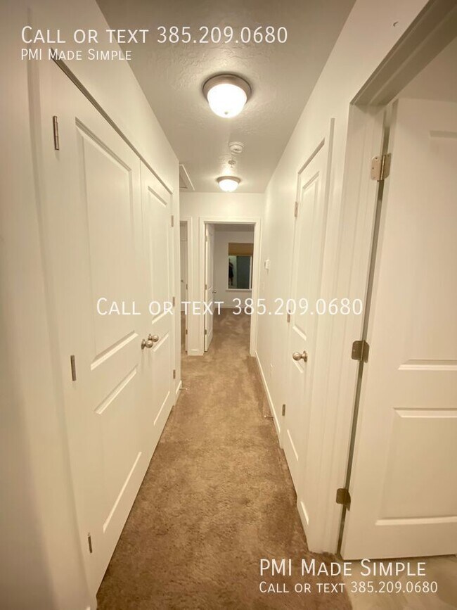 Building Photo - Clear and Bright, Newer Townhome in Rivert...